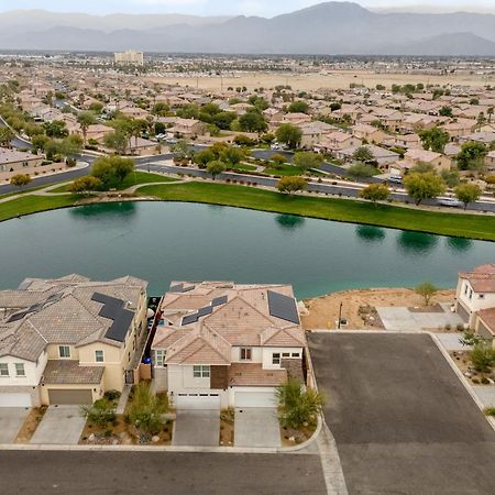 Sunburst By Avantstay Lakefront Mountain Views Indio Exterior photo