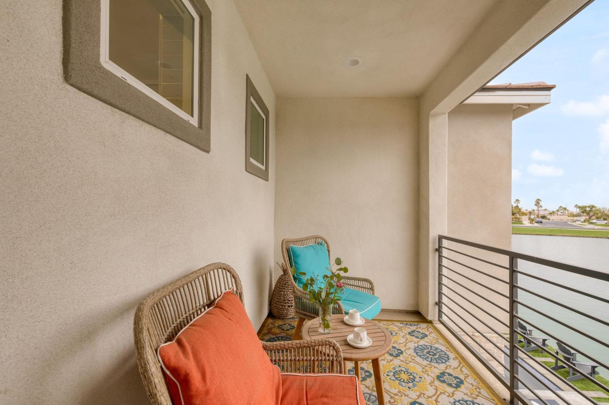 Sunburst By Avantstay Lakefront Mountain Views Indio Exterior photo