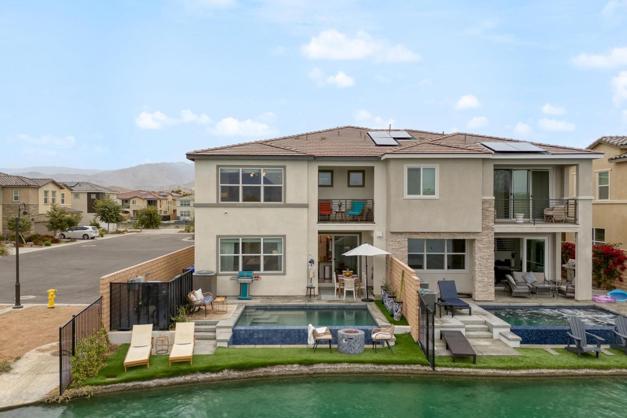 Sunburst By Avantstay Lakefront Mountain Views Indio Exterior photo